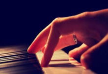 雷火电竞入口-内马尔点燃！圣殿狂欢夜诠释足球信仰