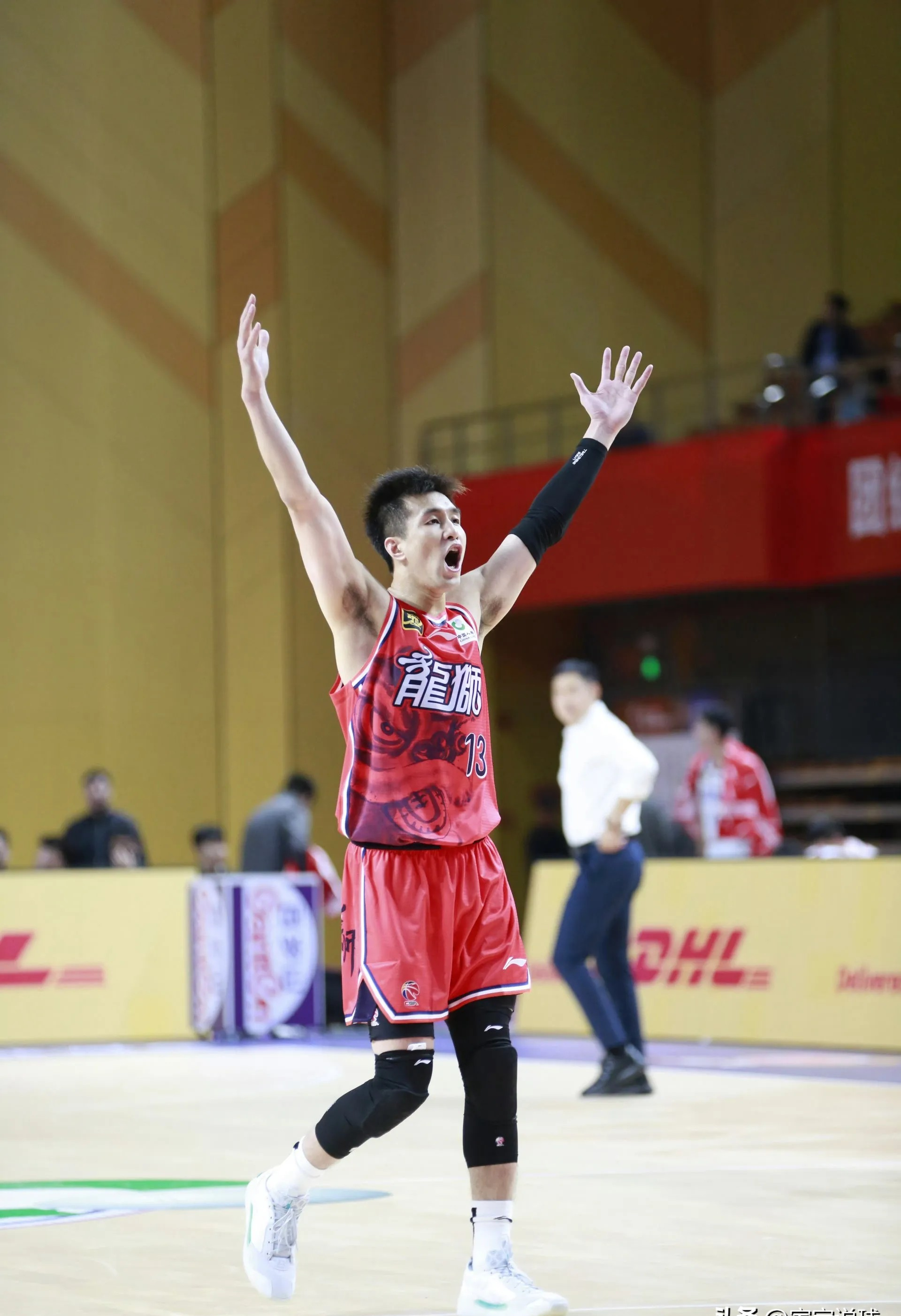 球员转会传闻不断，赛季后市场火爆的简单介绍