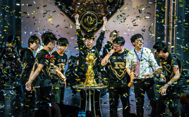 雷火电竞合作-队伍合作默契，夺得冠军头衔