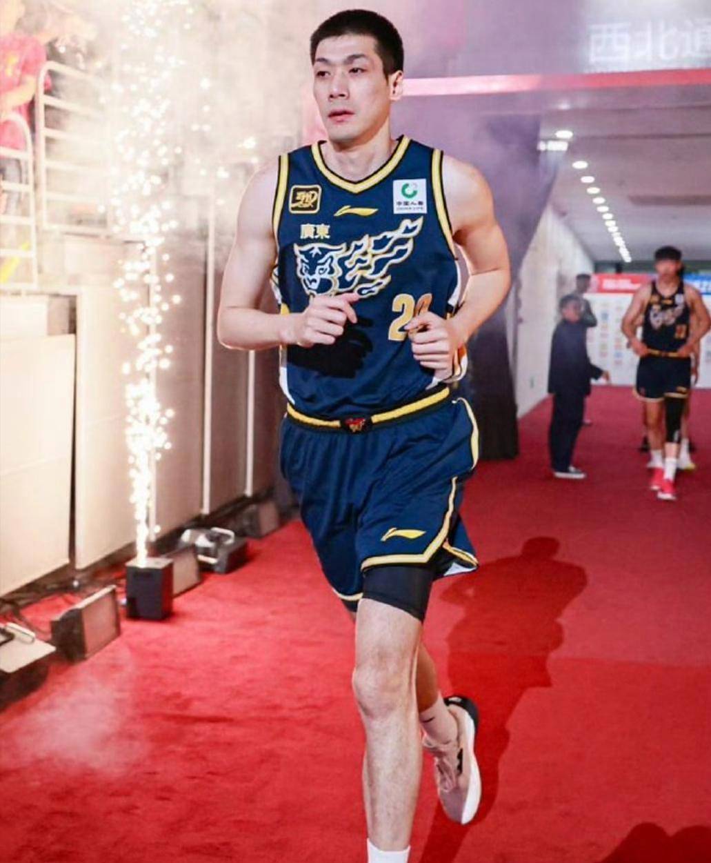 包含替补球员上演绝杀，成为决定胜负关键人物的词条