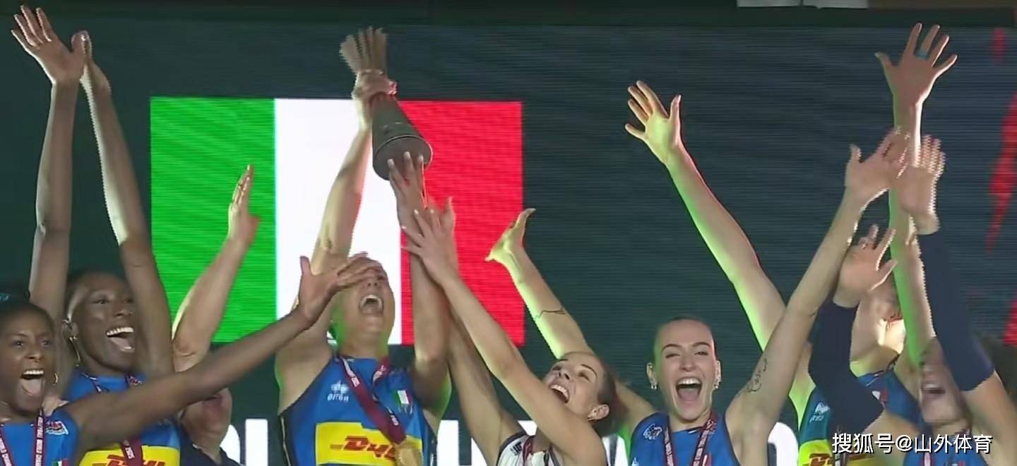 意大利队关键时刻逆袭，获胜