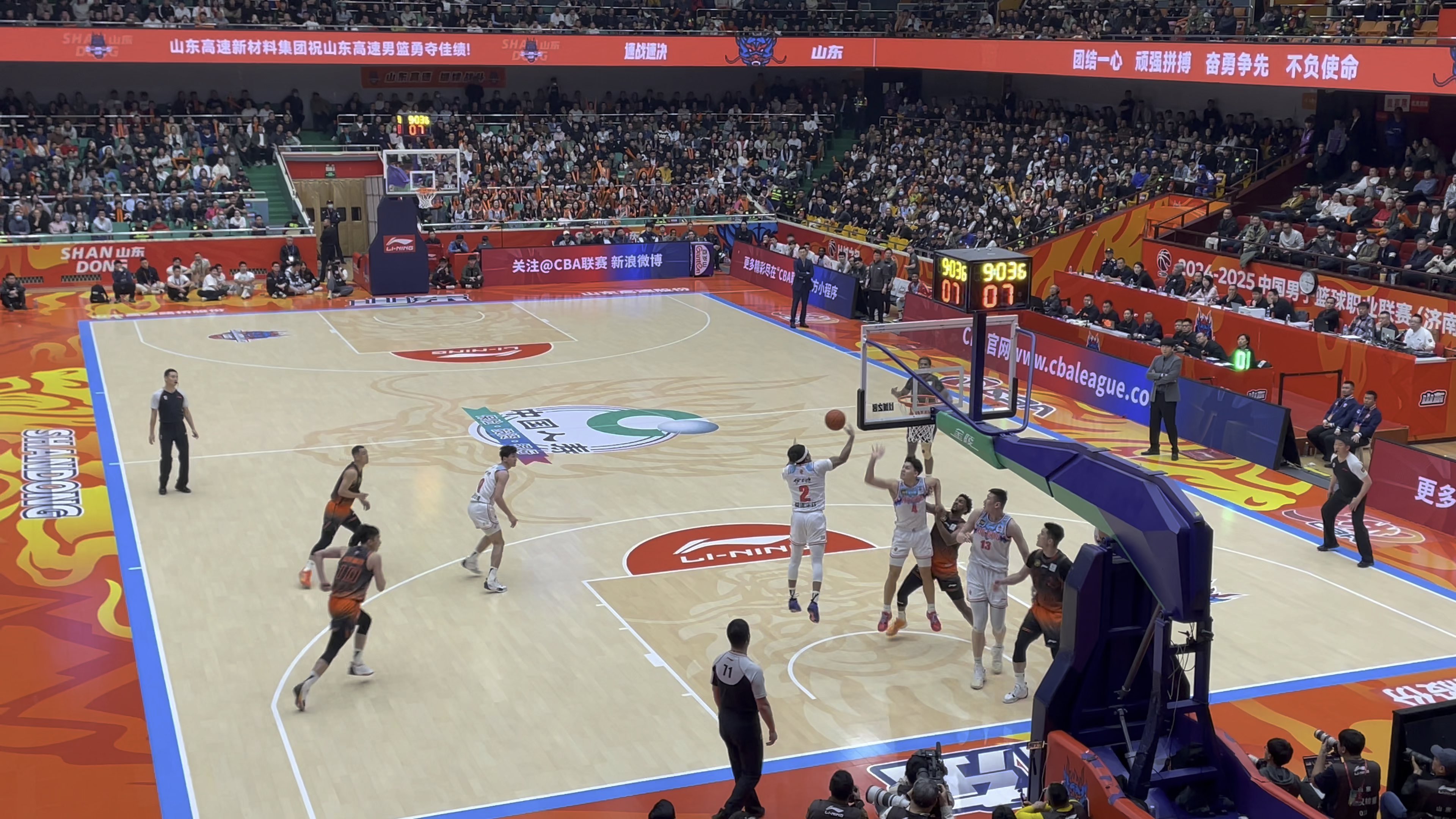 篮球职业联赛近期争奇斗艳.