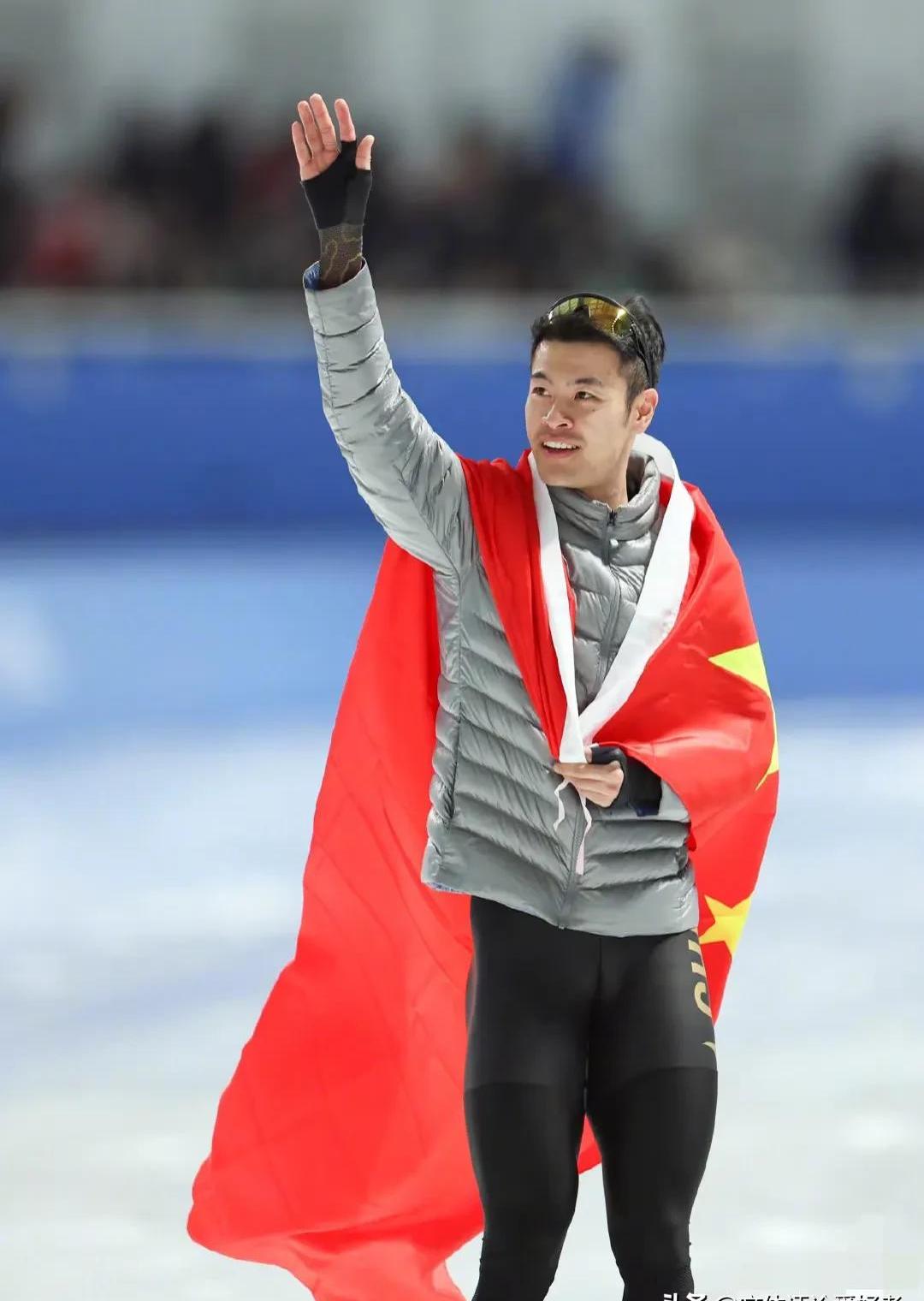 决胜一刻！运动员获胜夺得冠军