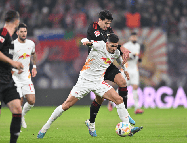 包含莱比锡红牛斩获客场三分，稳固联赛前四位置的词条