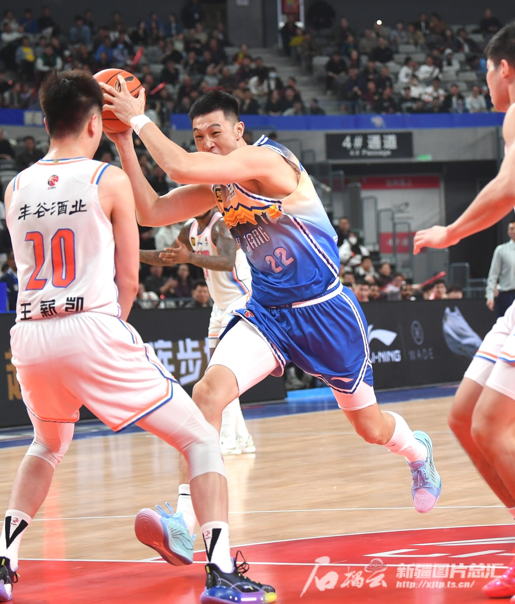 雷火电竞网址-四川男篮擒下重要胜利，击败对手赢得关键比赛的简单介绍