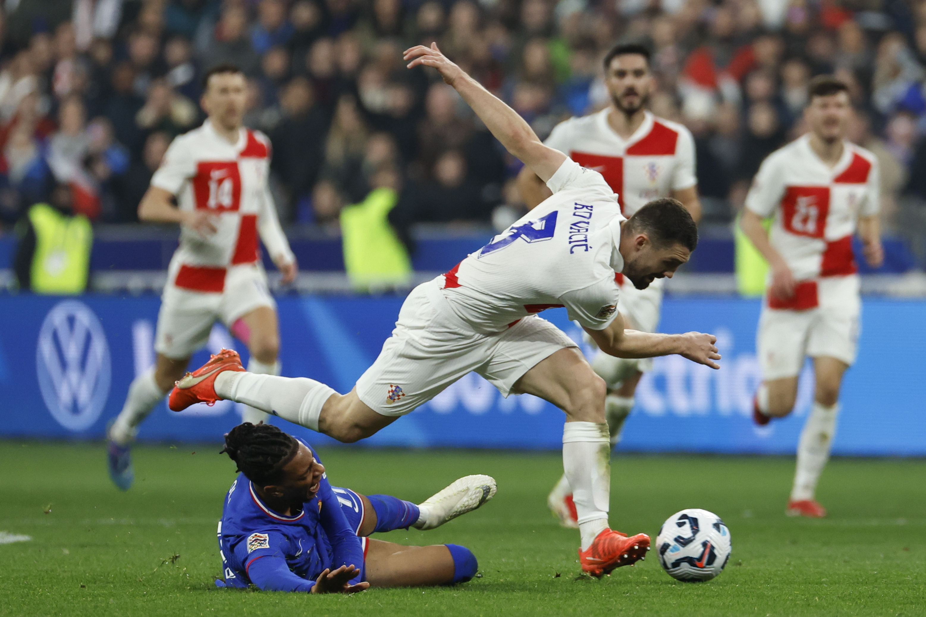 包含威尔士集结实力欧国联挑战赛四分之一决赛的词条