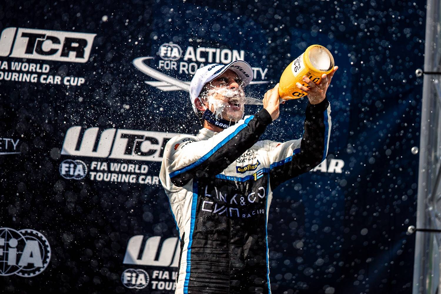 球员突破个人纪录，独揽胜利