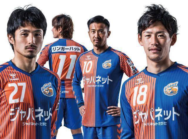 里尔前锋凭借速度，扩大比分优势