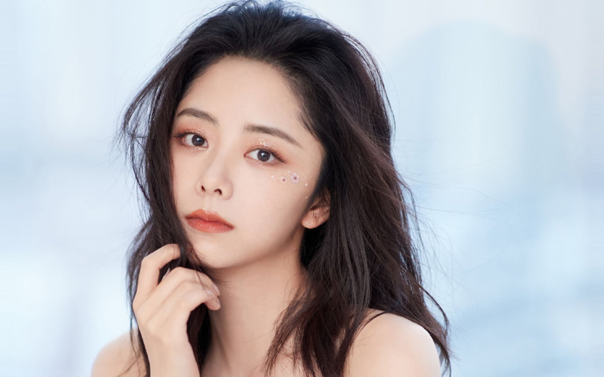 足球双星闪耀，劳塔罗爆发引领潮流，突尼斯巅峰对决胜出英格兰创奇迹