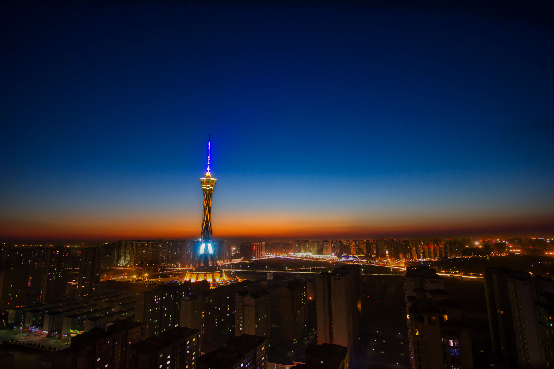 雷火电竞官网-欧冠决赛之夜，德里赫特用一座奖杯，让历史两次沉没